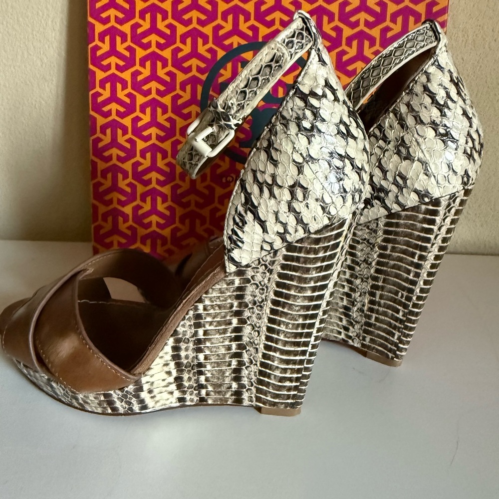 Tory Burch Livia Stylish Brown and Snake Skin Wedge Sandals - Picture 4 of 6